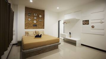 Premium bedding, Tempur-Pedic beds, free minibar, individually decorated
