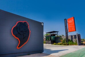 Property entrance - The Sun Resort (Ratchaburi)