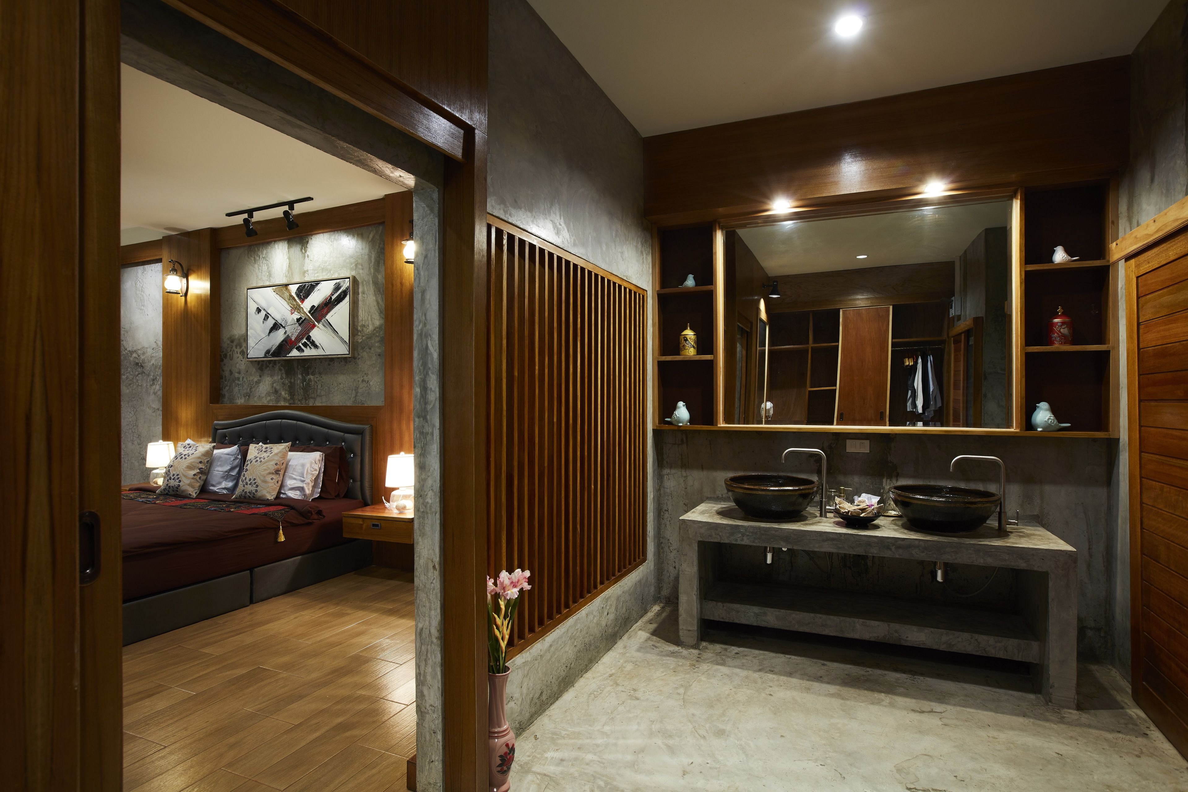 Deluxe Wooden Room | Bathroom amenities | Free toiletries, hair dryer, towels