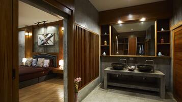 Deluxe Wooden Room | Bathroom amenities | Free toiletries, hair dryer, towels