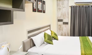 Desk, iron/ironing board, free WiFi