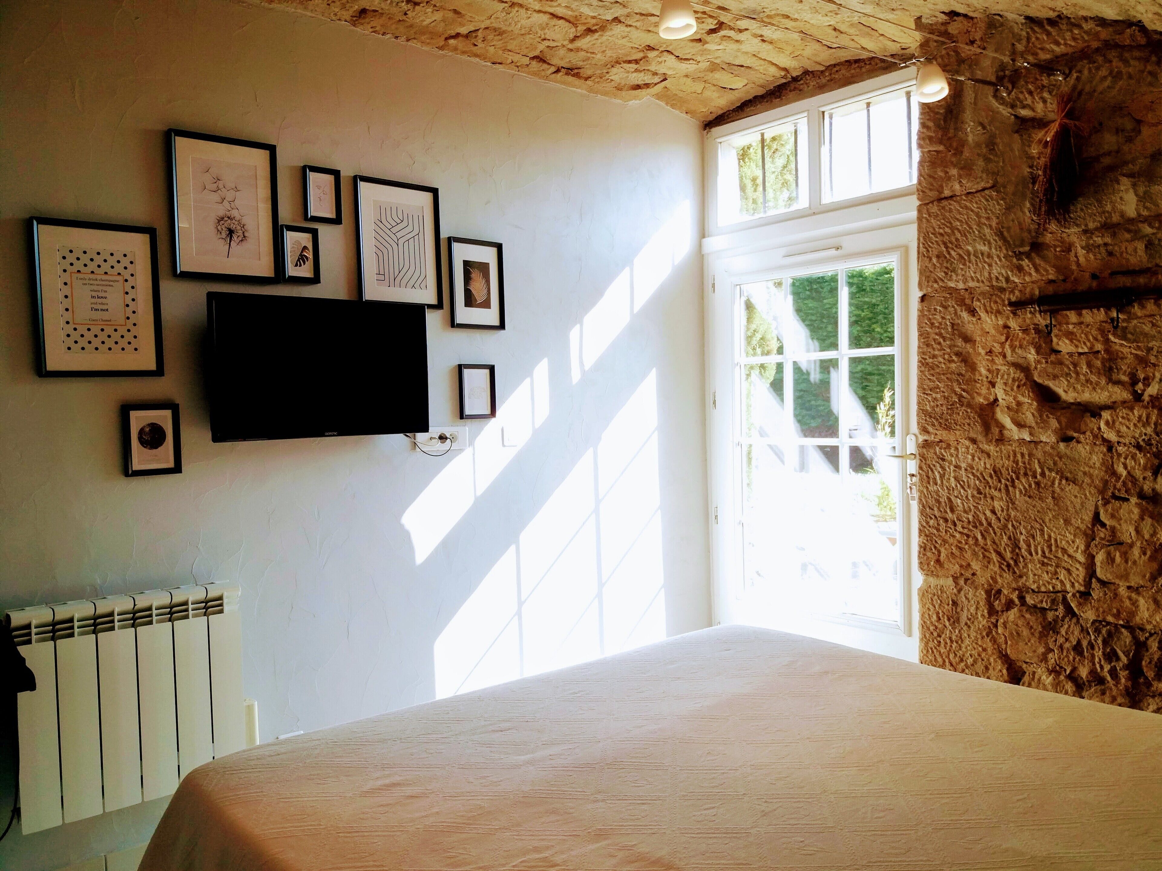 Habitación doble (Alae) | Artículos del minibar gratis, decoración personalizada y escritorio 