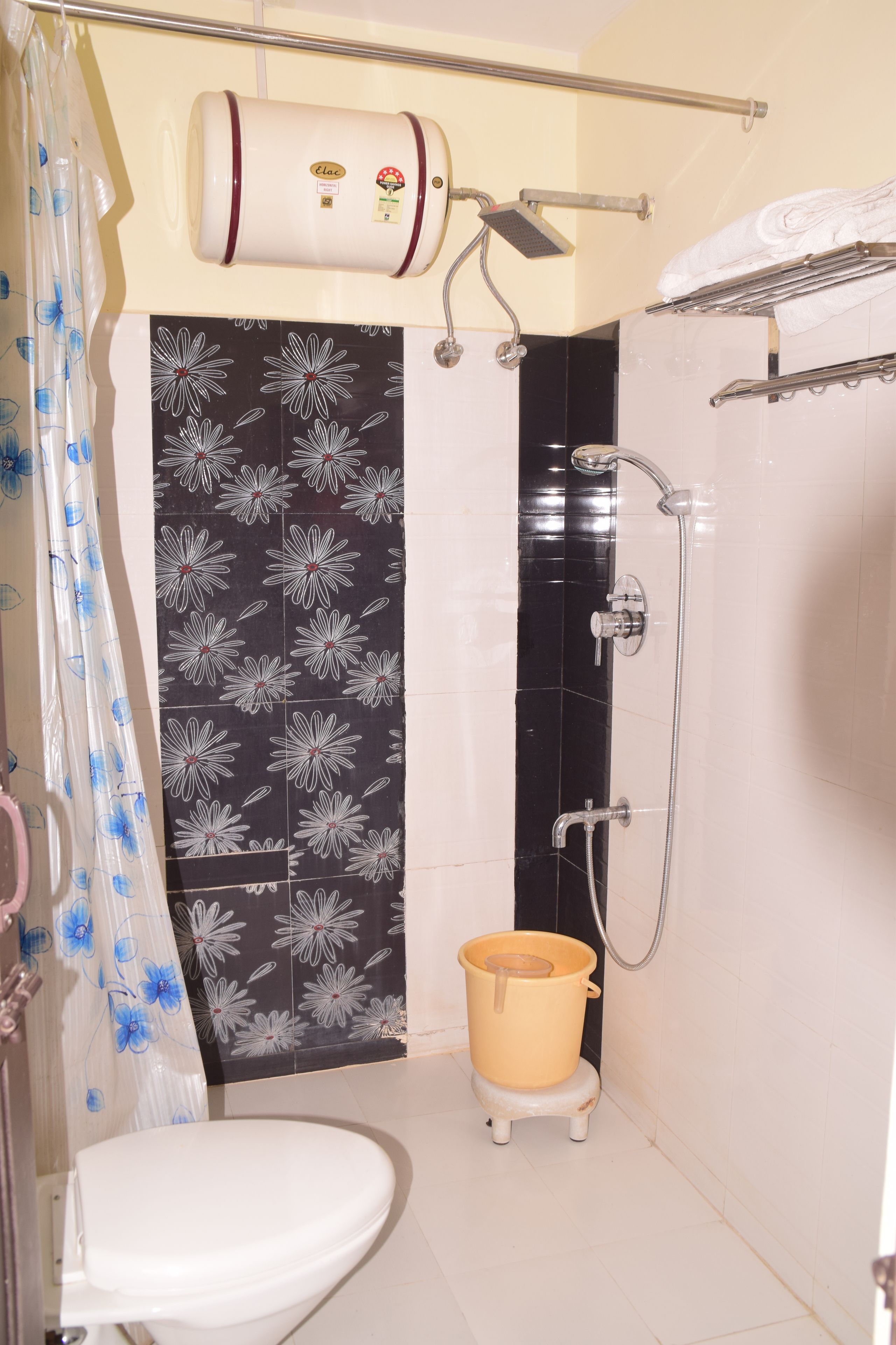 A bathroom with a toilet, a shower, and a bathtub.