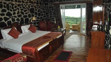 Family Room | In-room safe, iron/ironing board, free WiFi, bed sheets