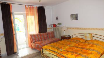 3 bedrooms, iron/ironing board, cots/infant beds, bed sheets