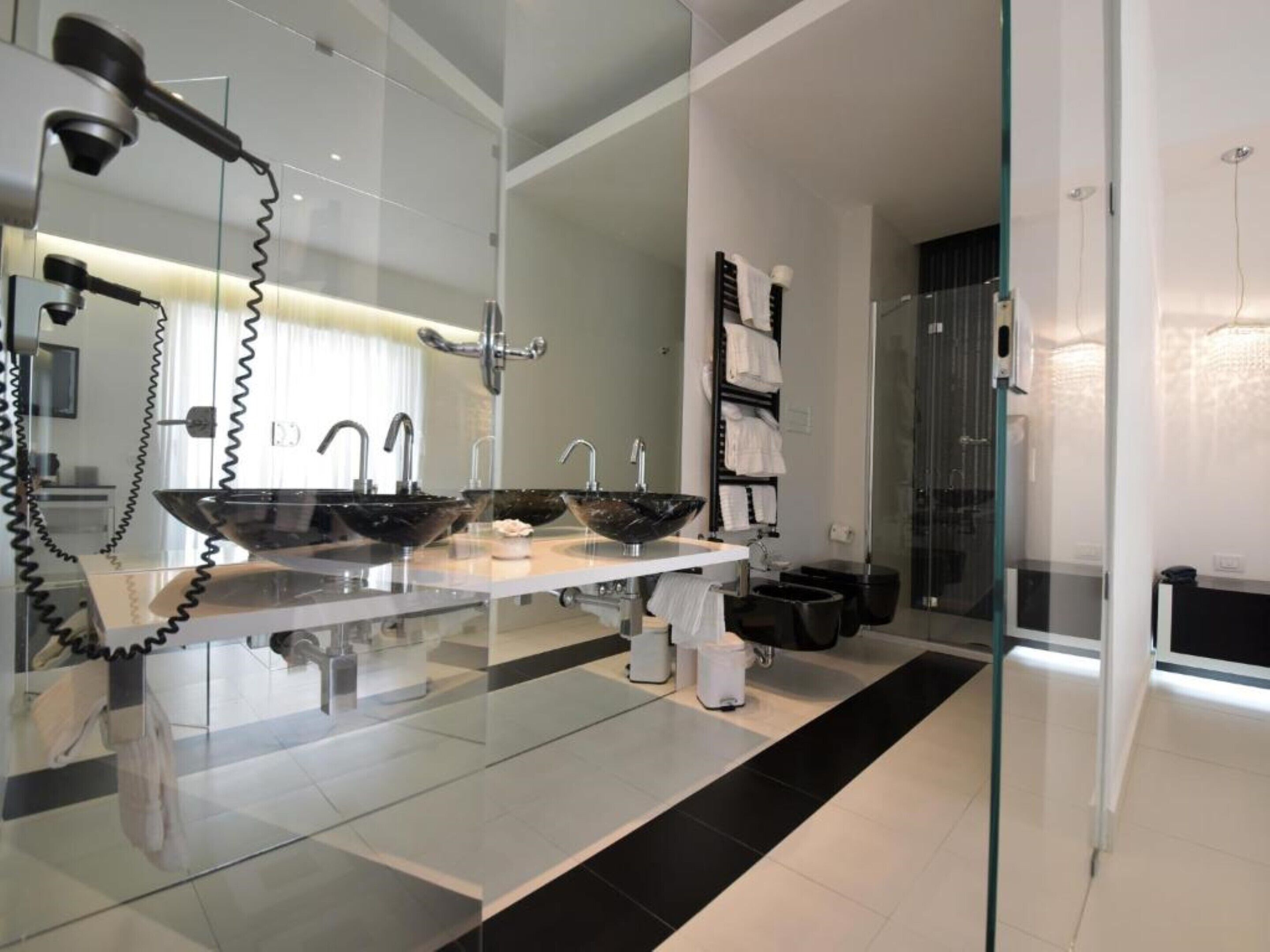 royal studio suite | bathroom | shower, free toiletries, hair dryer, bidet