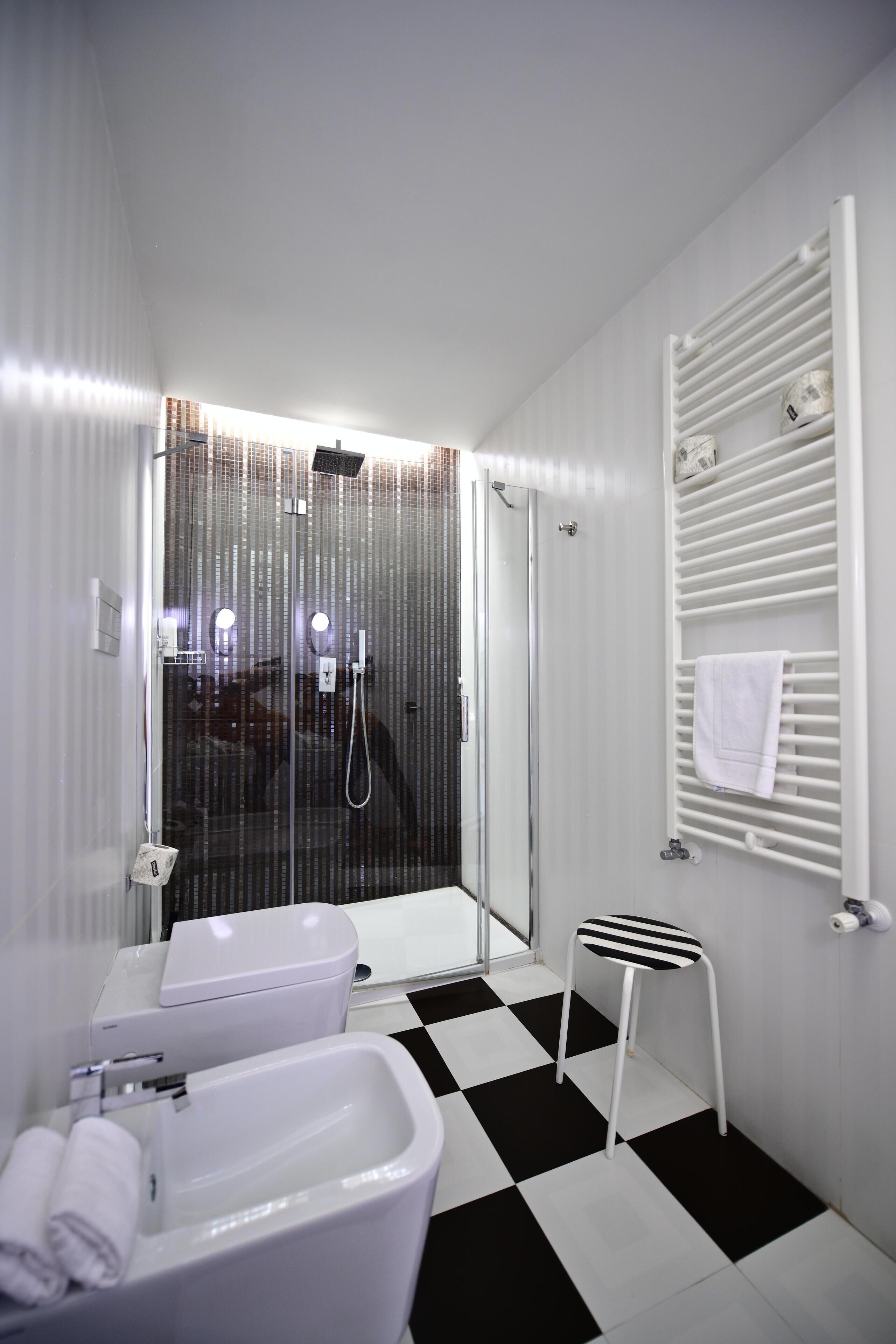 studio suite, hot tub | bathroom | shower, free toiletries, hair dryer, bidet