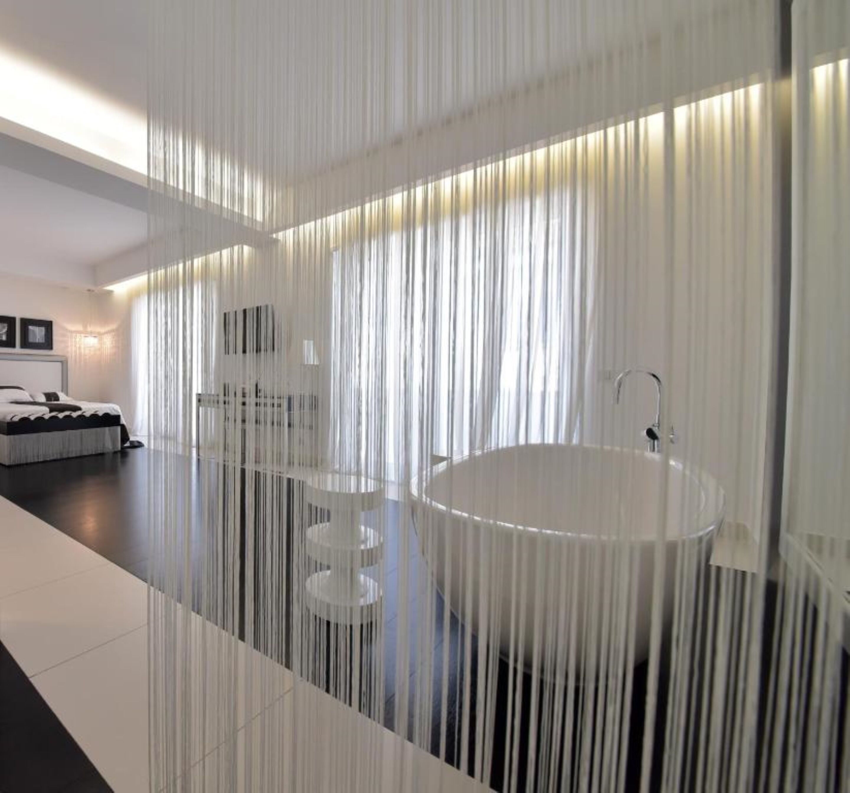 royal studio suite | deep-soaking bathtub