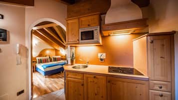 Apartment, 1 Bedroom, Balcony (9) | Private kitchen | Full-sized fridge, microwave, stovetop, electric kettle