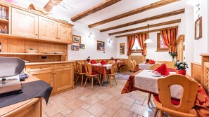 Daily continental breakfast for a fee - Chalet Mottolino (Livigno)