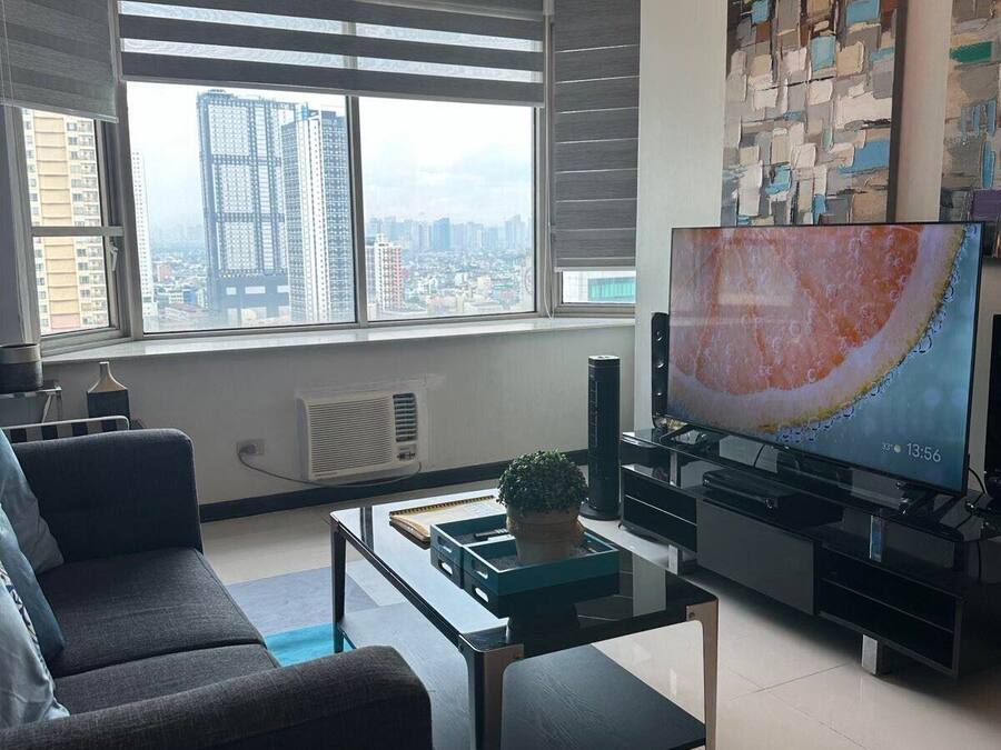 Televisión de pantalla plana de 45 pulgadas con canales por cable