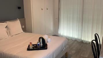 Iron/ironing board, bed sheets