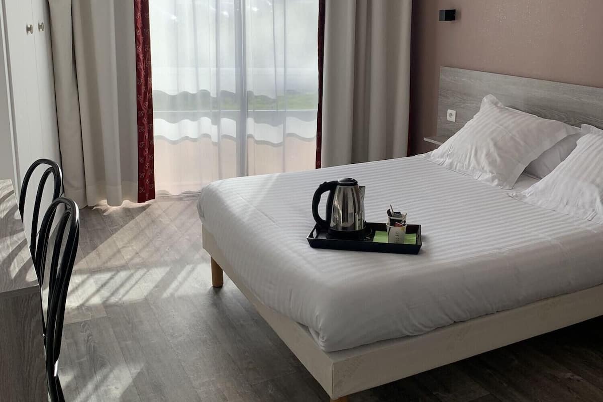 Iron/ironing board (on request), bed sheets