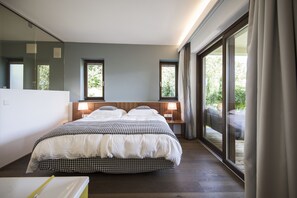 Premium bedding, down duvets, free minibar items, in-room safe - Designhotel Gius La Residenza (Caldaro Sulla Strada del Vino)