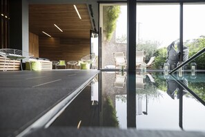 Salas para tratamentos a dois, sauna seca, massagens com pedras quentes