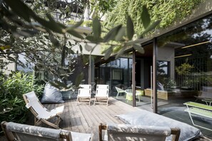 Parihoitohuone(ita), sauna, kuumakivihierontaa, syväkudoshierontaa