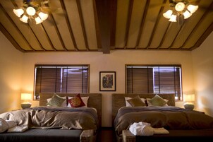 Escritorio, wifi gratis y ropa de cama 