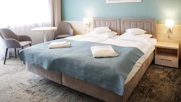 Schreibtisch, Babybetten, Zustellbetten, kostenloses WLAN