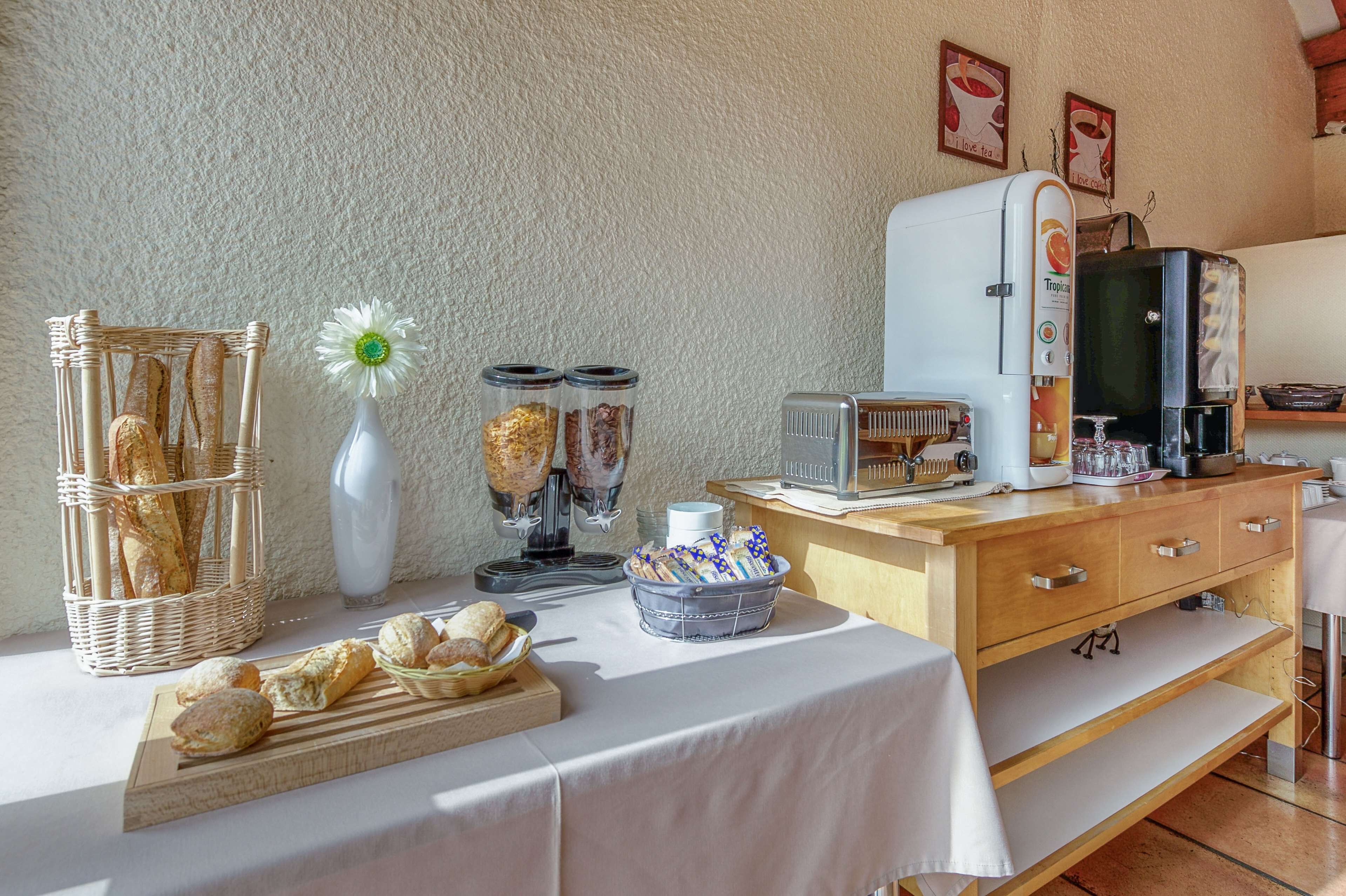 daily continental breakfast (eur 10.00 per person)