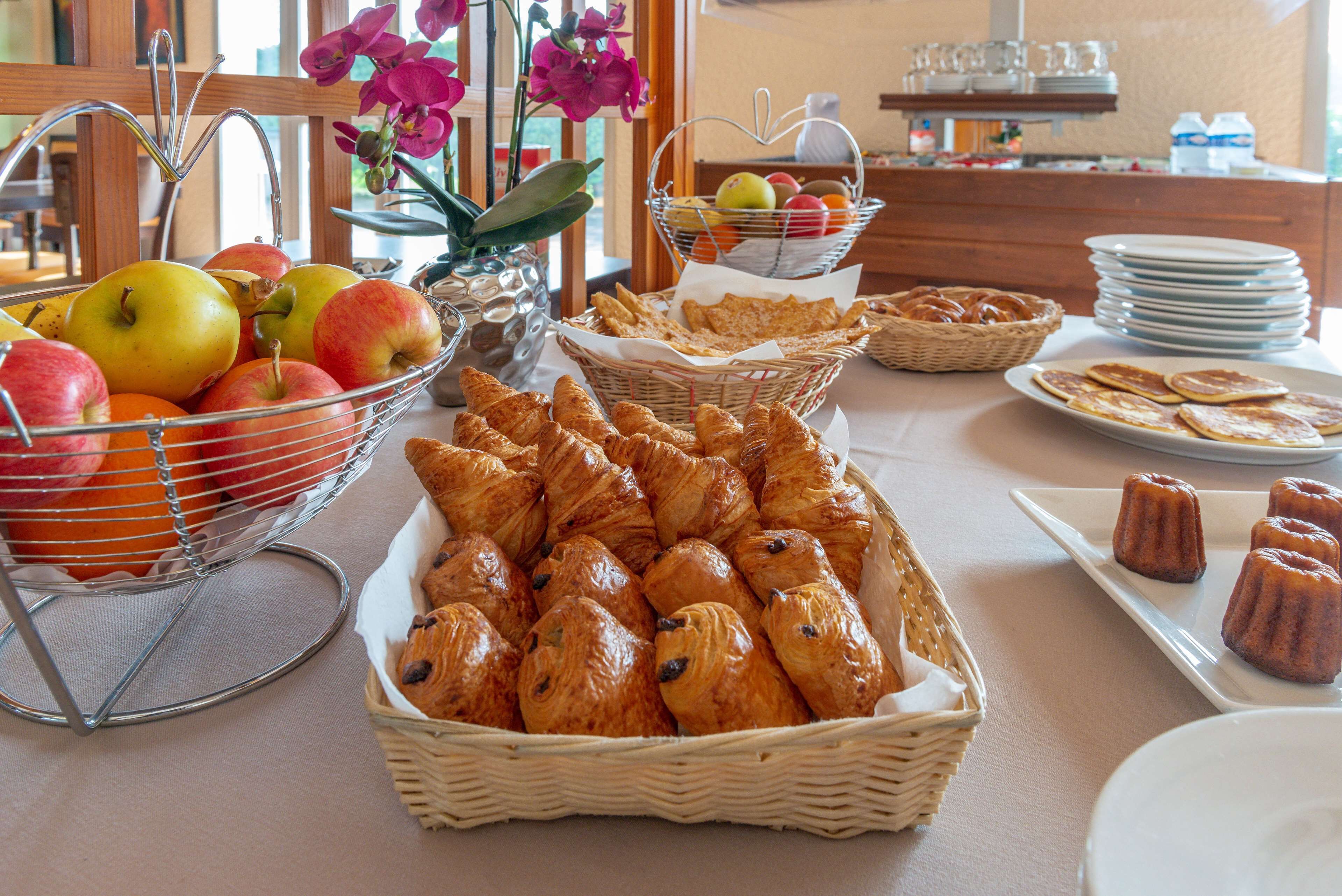daily continental breakfast (eur 10.00 per person)