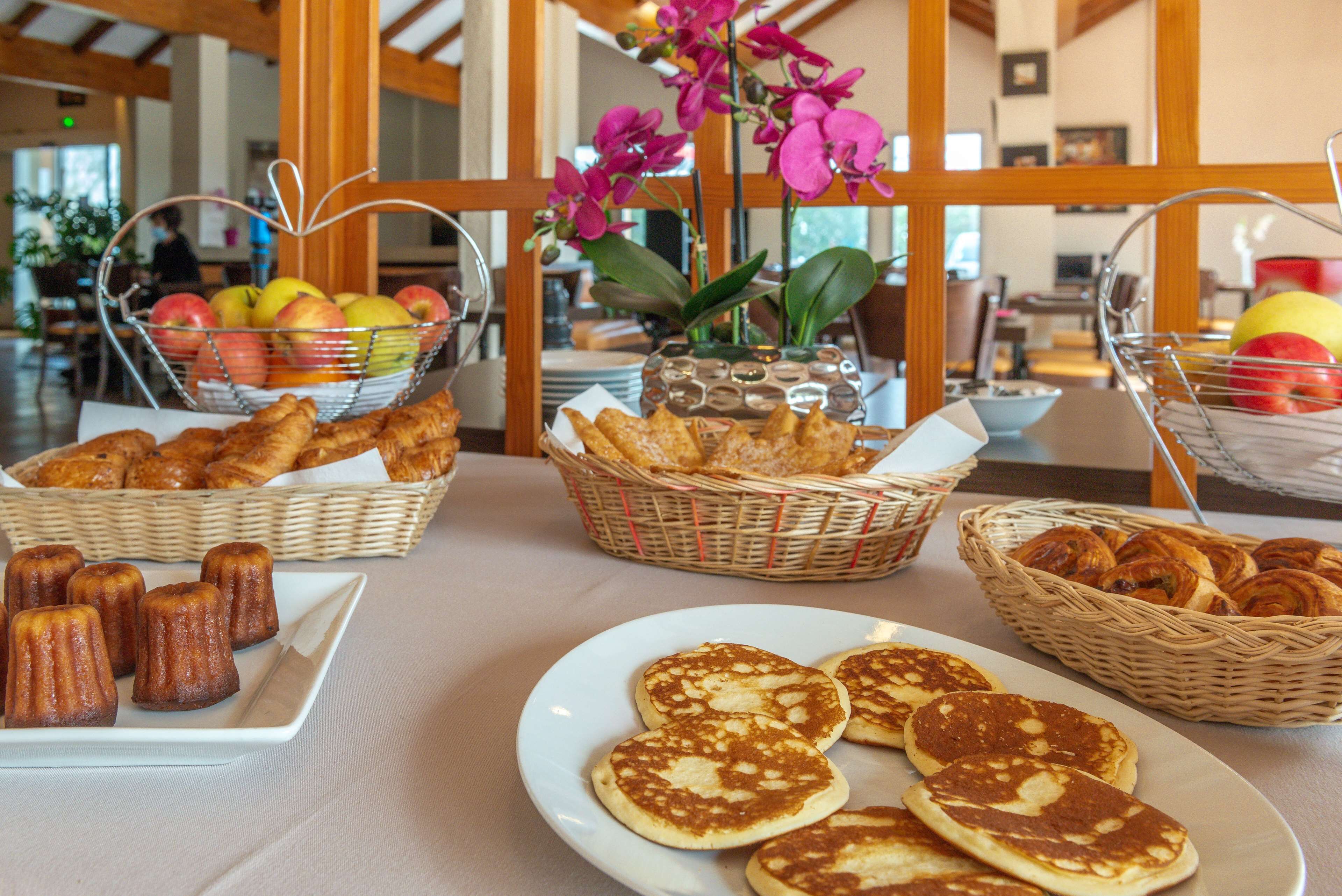 daily continental breakfast (eur 10.00 per person)