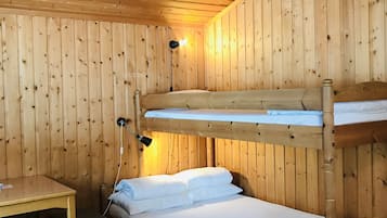 Stuga Standard (1 Family Bunk Bed) | Strykjärn/strykbräda och gratis wi-fi