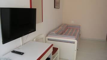 Triple Room | Minibar, individually decorated, individually furnished, desk