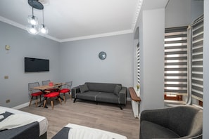 O) Family Suite | Oleskelualue | LED-televisio