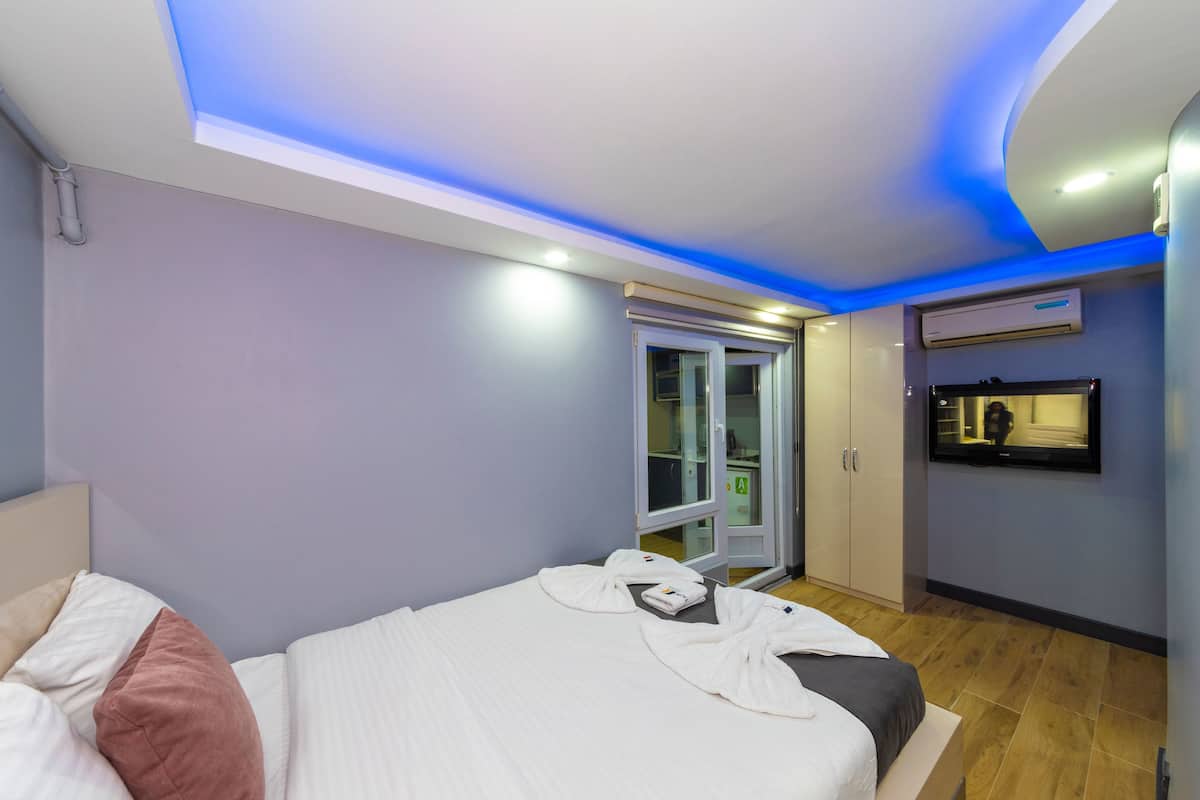C) Suite with Terrace | In-room safe, individually decorated, individually furnished, desk