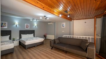 L) Superior, Sehir Manzarali Suite Oda | 房內夾萬、獨特設計、獨特裝修、書桌