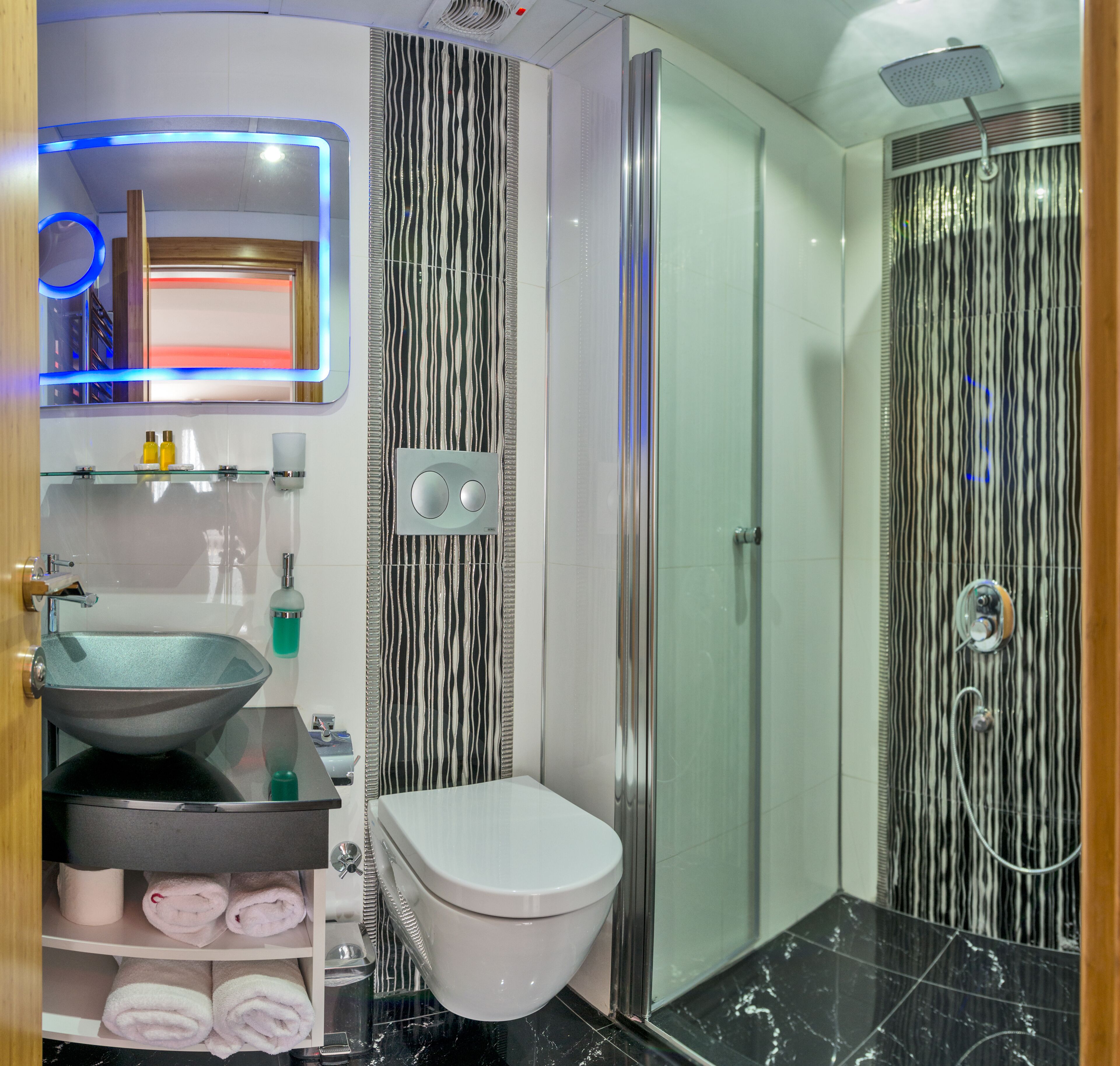 F) King Suite | Bathroom | Shower, hair dryer, slippers, towels