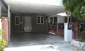 Bãi đậu xe tự phục vụ miễn phí 