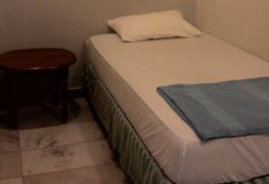 6 bedrooms, rollaway beds, free WiFi - 37 First Island (George Town)