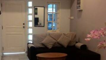 Nhà, 6 phòng ngủ | Phòng khách | TV màn hình phẳng