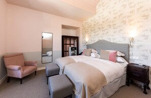 ميني بار وخزنة داخل الغرفة وواي فاي مجانًا وملاءات أسرّة