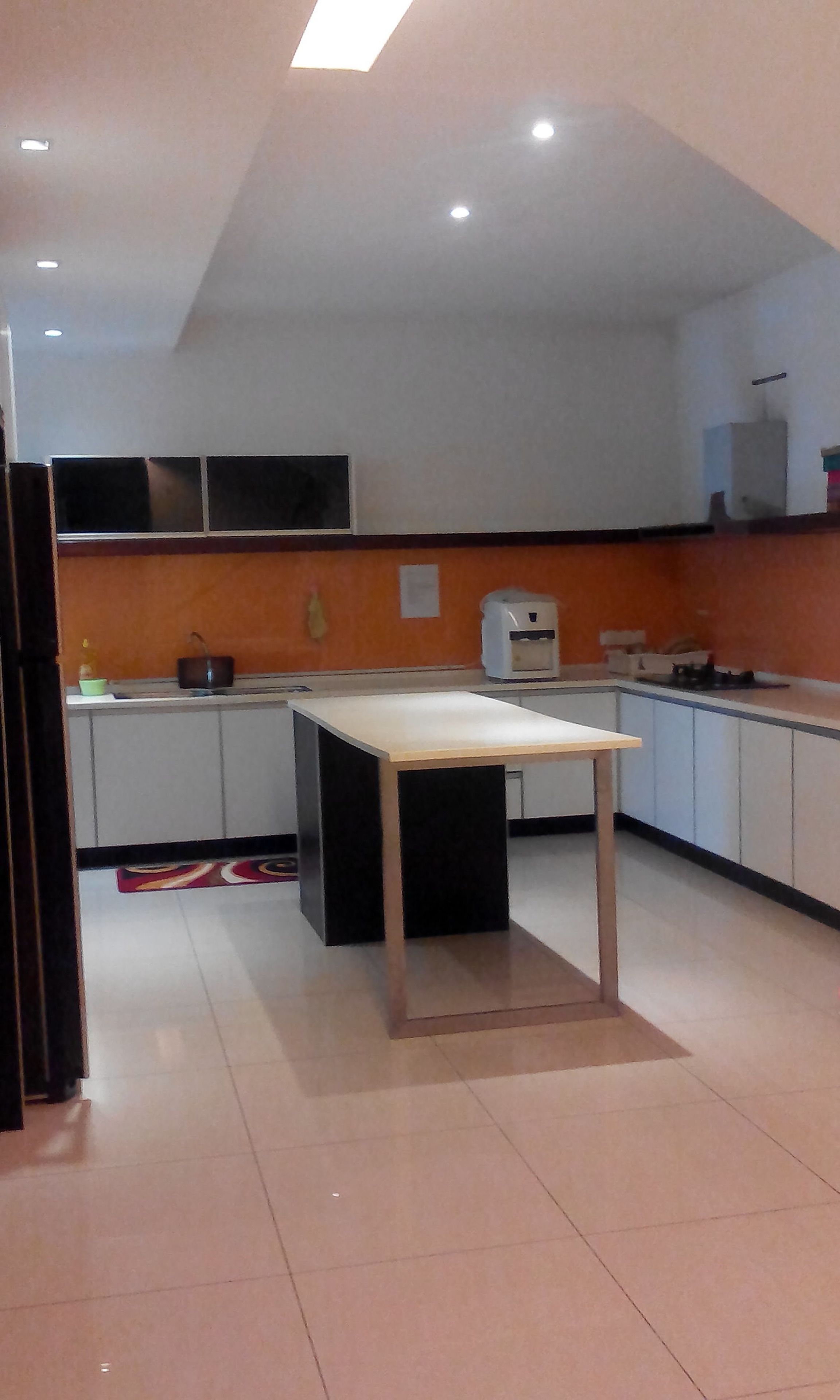 House, 6 Bedrooms | Private kitchen | Full-sized fridge, microwave