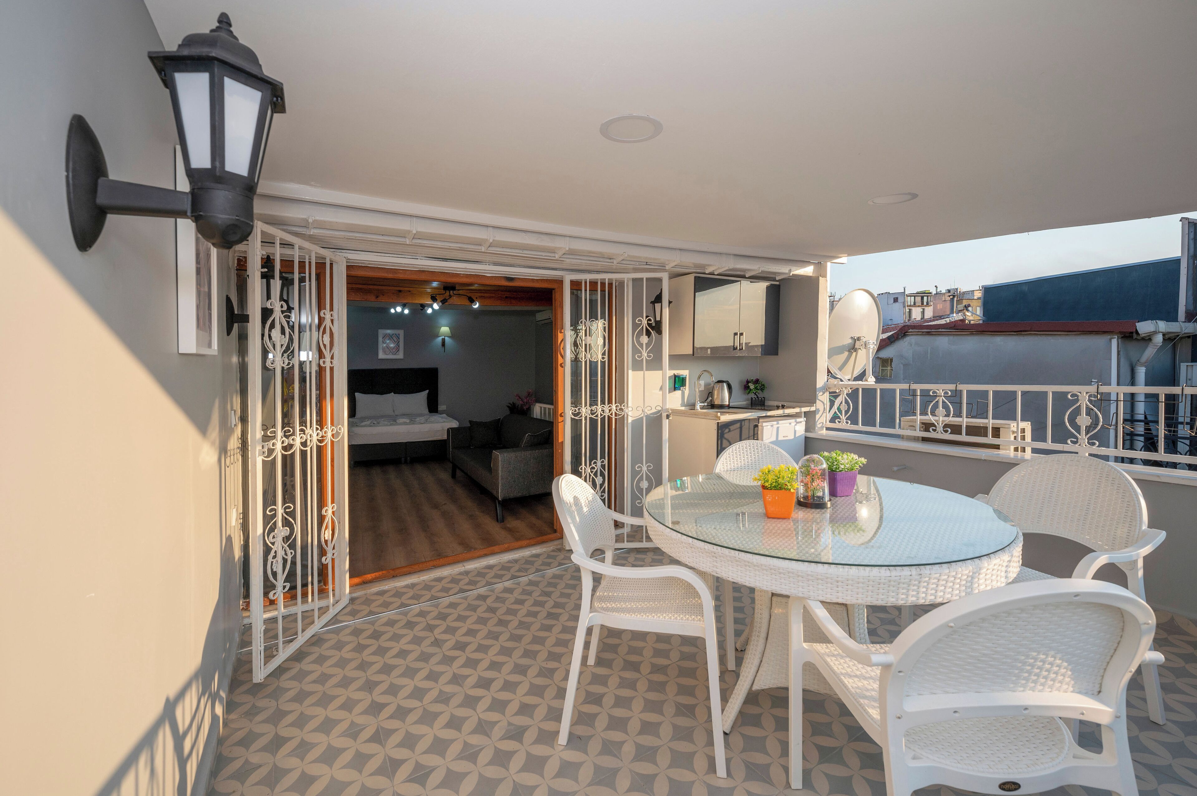 L) Suite with City View | Terraza o patio