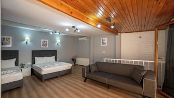 L) Suite with City View | 4 phòng ngủ, bộ trải giường bằng vải cotton Ai Cập