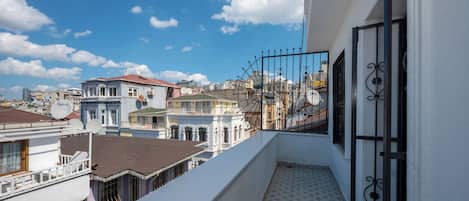 T) Two Bedroom Apartment with Balcony | Terrace/patio