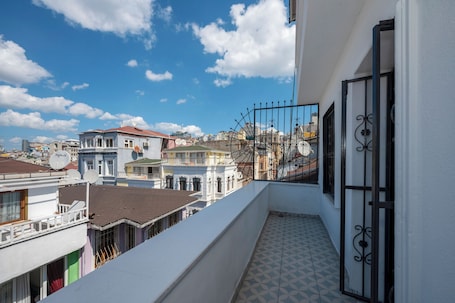 T) Two Bedroom Apartment with Balcony | Terrace/patio