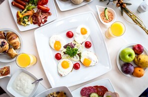 Free daily buffet breakfast