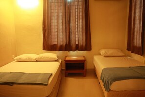 House, 4 Bedrooms | 4 bedrooms, rollaway beds - 02 First Island (George Town)