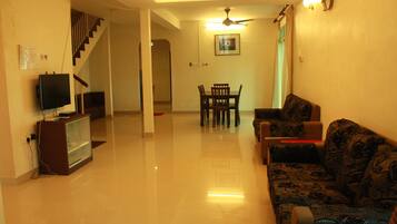 House, 4 Bedrooms | Living area | Flat-screen TV