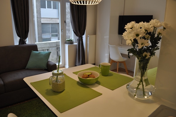 Deluxe Studio | Living area | Flat-screen TV