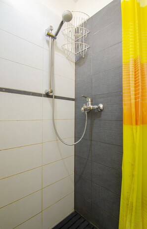 Ducha del cuarto de baño