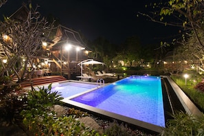 Outdoor pool - Baansuwanburi (San Sai)
