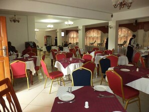 Aperto a colazione, pranzo e cena
