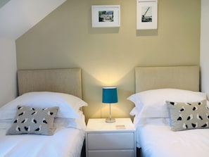 Iron/ironing board, bed sheets - Tramway Cottages (Oban)