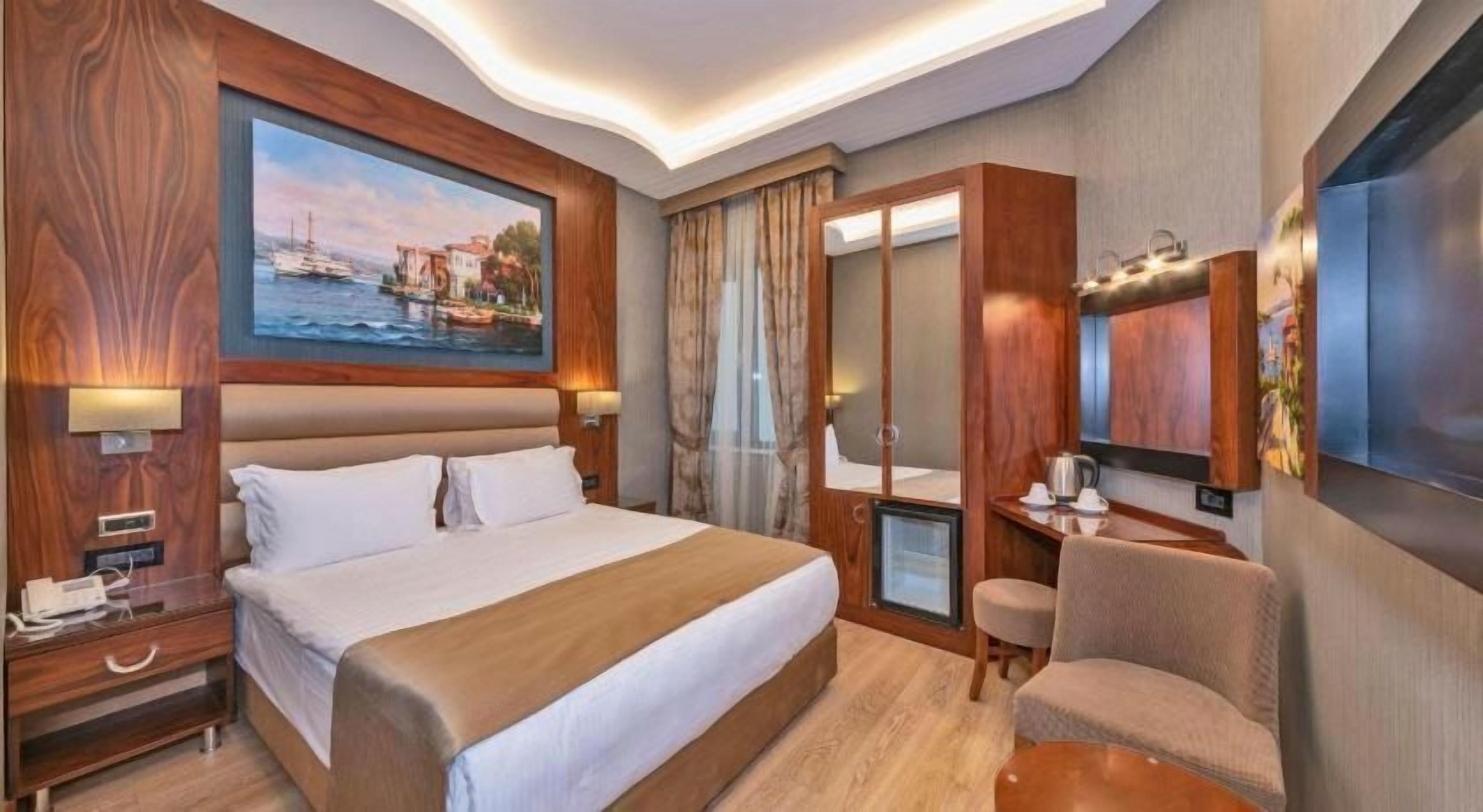 Minibar, in-room safe, desk, blackout drapes