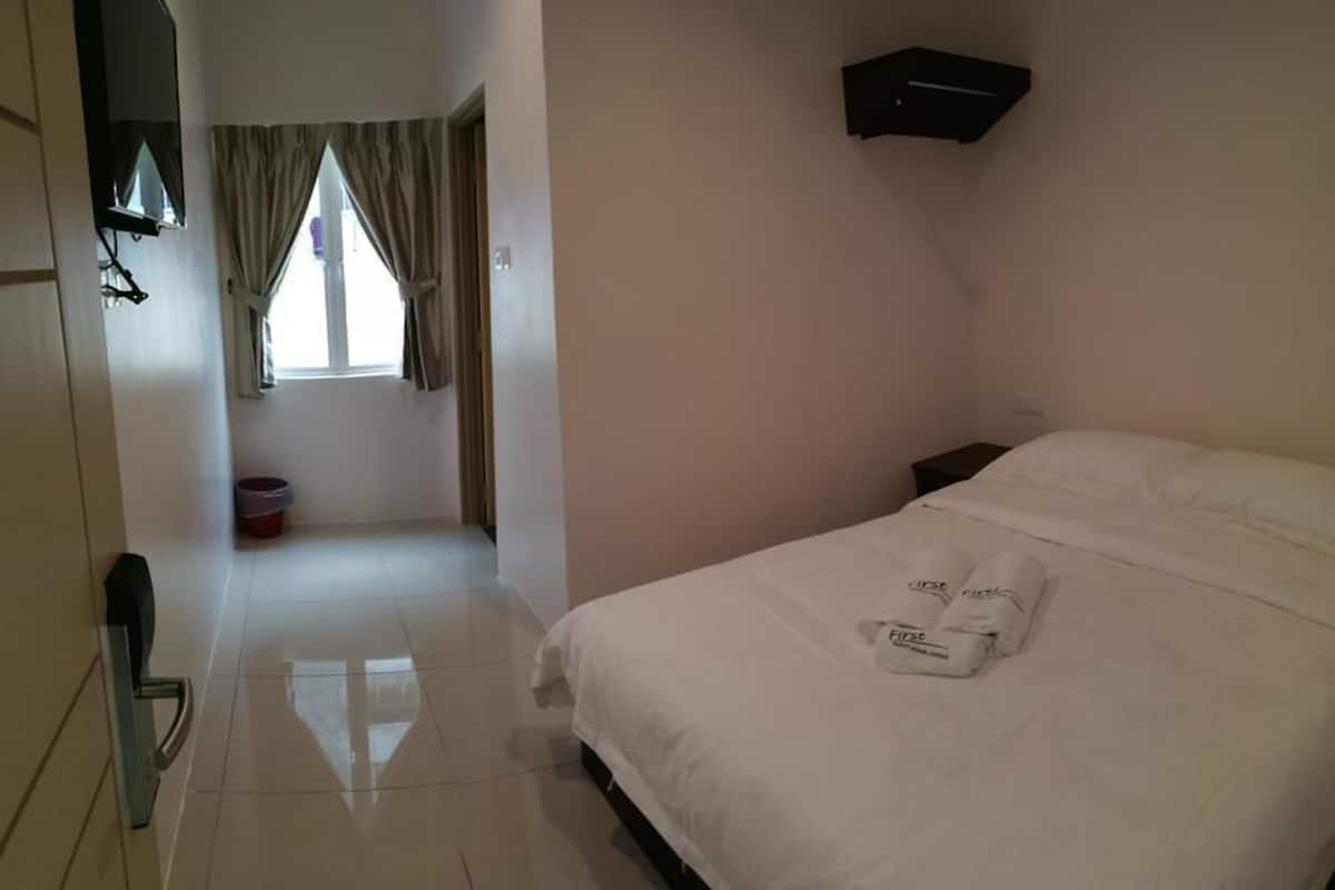 Kamar, 1 Tempat Tidur Queen | Meja kerja, kedap suara, dan Wi-Fi gratis